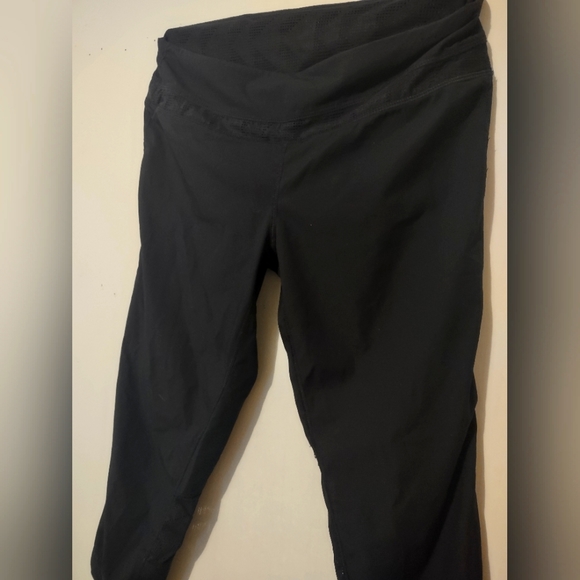 Tangerine Black Capri Performance Leggings Cutout Design & Zipper Pocket Size S - Picture 3 of 6